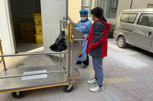 医疗废物智能收集车与传统医废收集的对比